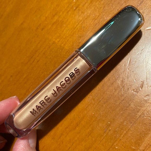 Marc Jacobs Glow Away Dewy Coconut Face Luminizer - Picture 6 of 14